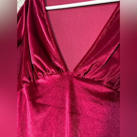 NWOT Deep V Neck Velvet Midi Dress Size Large - Picture 3 of 4